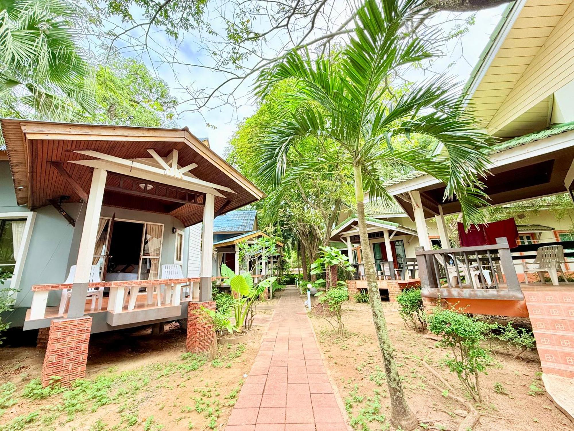 Lanta Palm Beach Resort , Beach Bungalow - קו לנטה מראה חיצוני תמונה