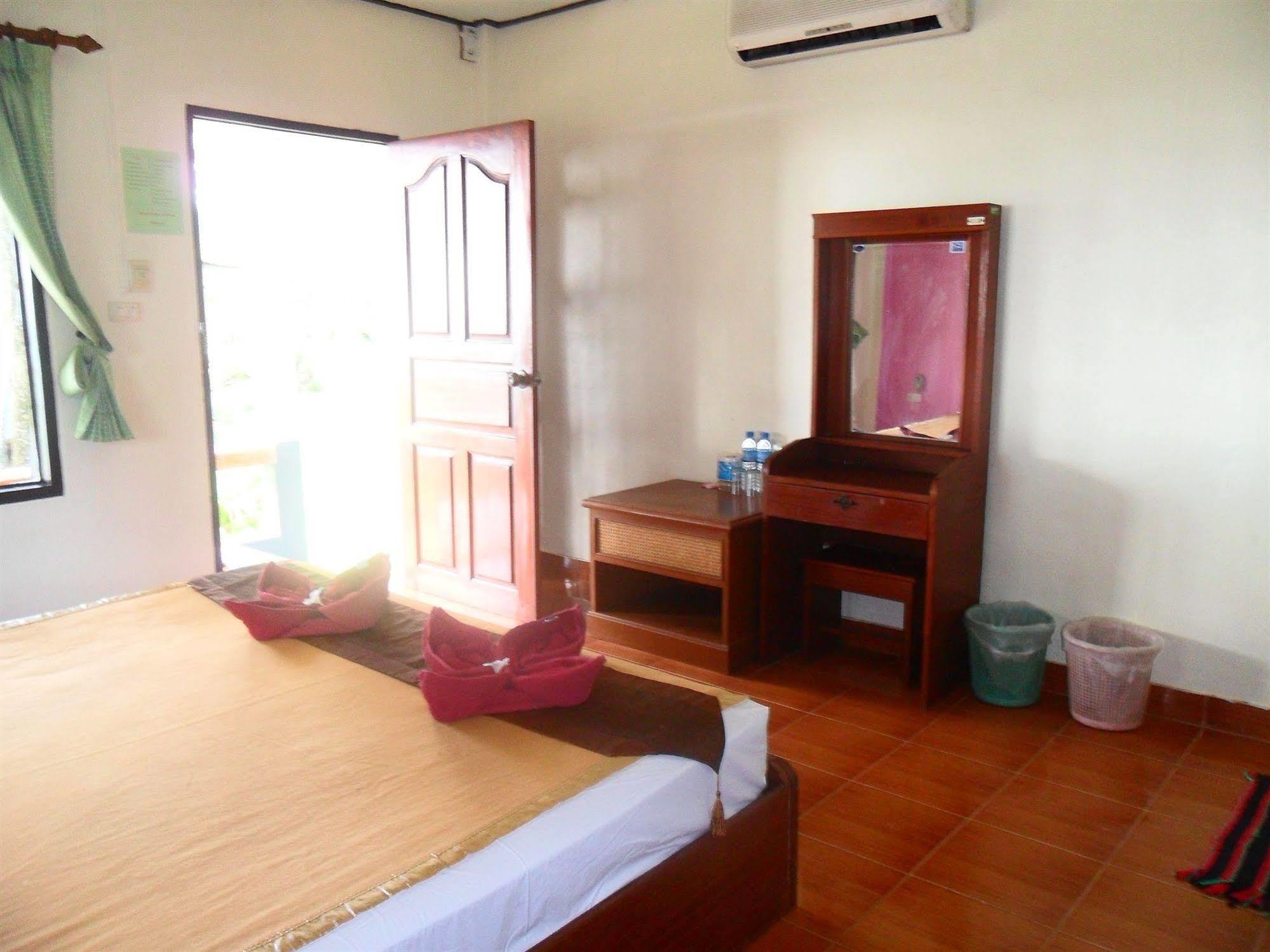 Lanta Palm Beach Resort , Beach Bungalow - קו לנטה מראה חיצוני תמונה